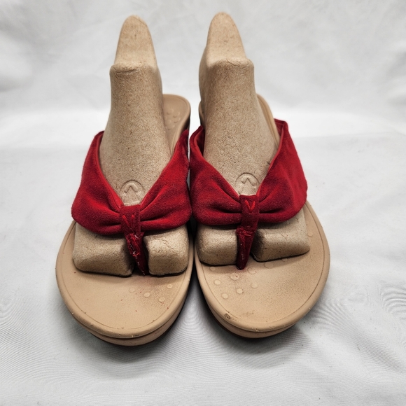 Vionic Red Slip On Thong Sandals - Picture 2 of 14